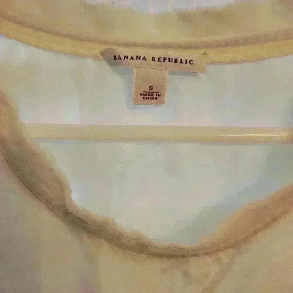 EUC women's Banana Republic 100% silk off- white top w/pocket, staple piece! $15 - Picture 2 of 4